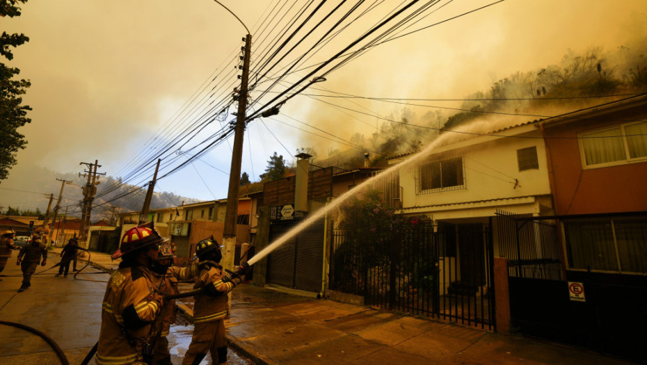 Raste broj poginulih u šumskim požarima u Čileu: Stradala najmanje 51 osoba, crni dim nad mnogim delovima Valparaisa