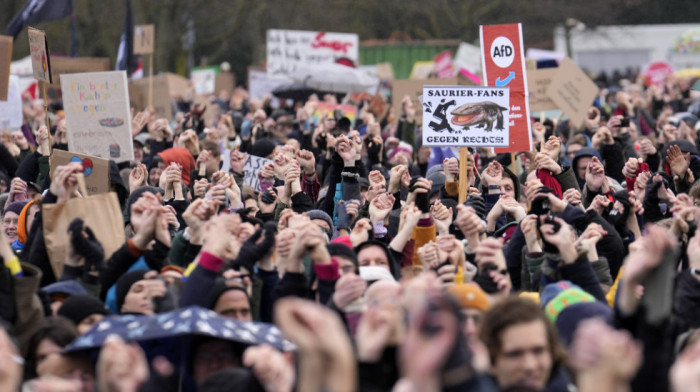 Na hiljade ljudi širom Nemačke nastavilo proteste protiv jačanja ekstremne desnice