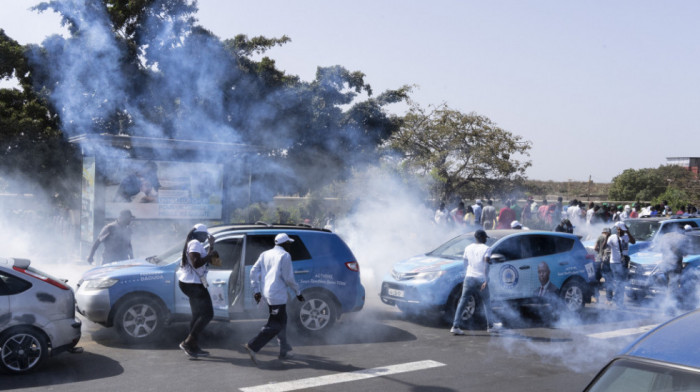 Policija u Senegalu suzavcem rasterala demonstrante koji protestuju zbog odlaganja izbora