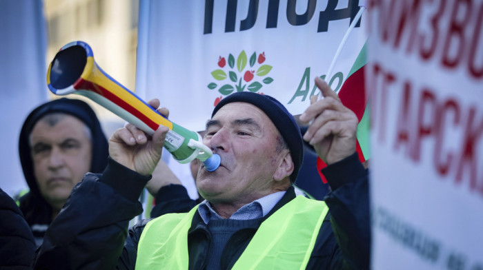 "Ministar nas deli na naše i njihove": Ljuti bugarski farmeri protestuju i traže ostavku