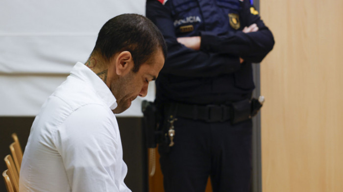 Danio Alveš negirao da se radilo o silovanju već o dobrovoljnom pristanku, rasplakao se u sudnici