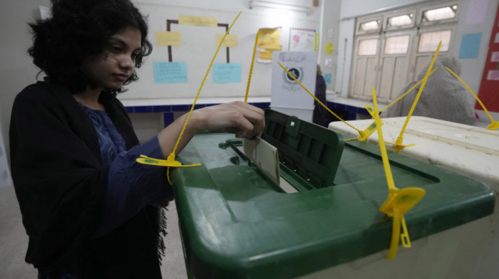 Dva kandidata proglasila pobedu: SAD, Britanija i EU pozvale na istragu izbora u Pakistanu, izrazile zabrinutost