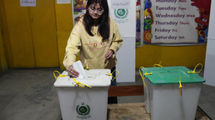 Bivši premijer Pakistana saopštio da je njegova stranka pobedila na parlamentarnim izborima