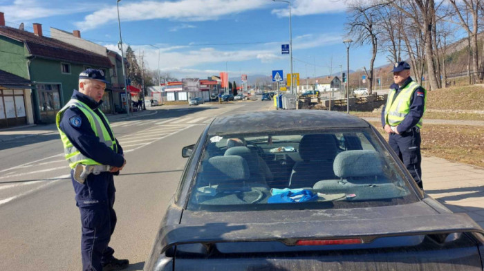 Subotičanin (34) pijan i bez dozvole vozio "mercedes", policija mu oduzela automobil