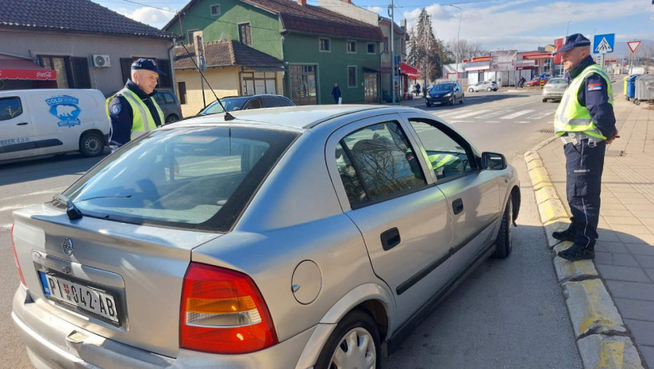 Tokom vikenda isključeno 40 vozača zbog alkohola, zabeleženo više od 8.000 prekršaja vozača teretnih vozila