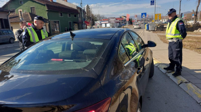 Počela primena nove mere iz Zakona o saobraćaju: Policija u Leskovcu privremeno oduzela vozilo zbog teškog prekršaja
