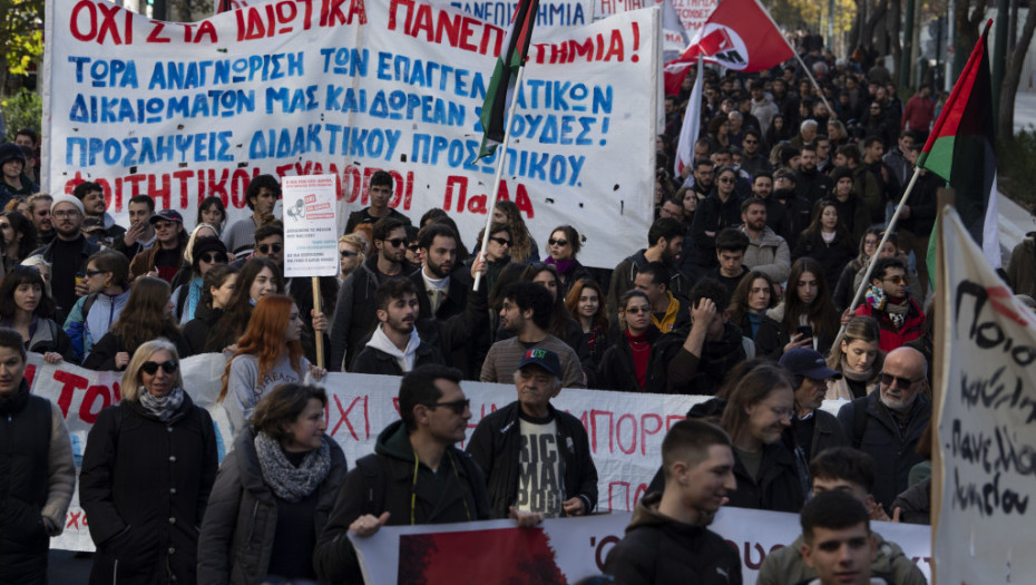 Protesti protiv reforme obrazovanja: 15.000 studenata na ulicama Atine protiv legalizacije privatnih univerziteta