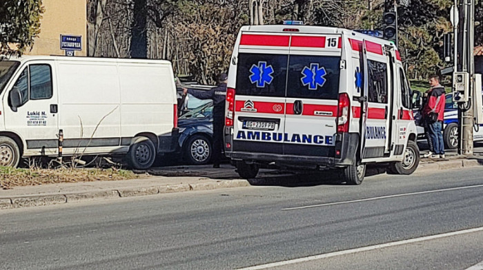 Sudar dva automobila u Novom Sadu, poginuo muškarac (72)