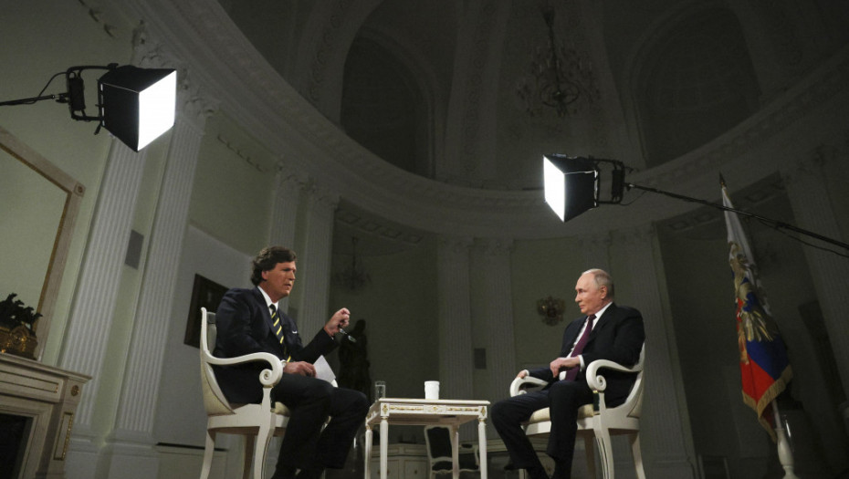 Novinarska objektivnost na ispitu: Da li je Taker Karlson zbog intervjua sa Putinom profesionalac ili izdajnik?