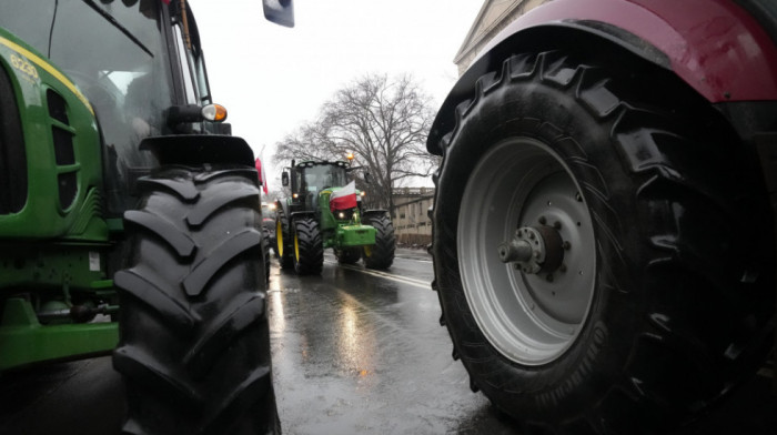 Poljski farmeri nastavljaju da blokiraju tri punkta na granici sa Ukrajinom