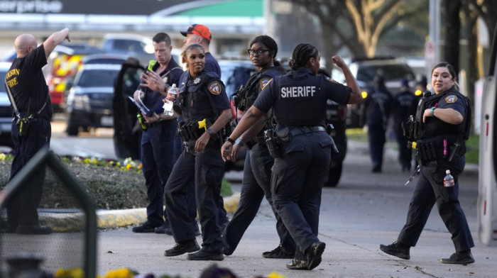 Otkriven identitet žene koja je pucala u crkvi u Teksasu, nosila pušku AR-15 i detonacioni kabl za bombu