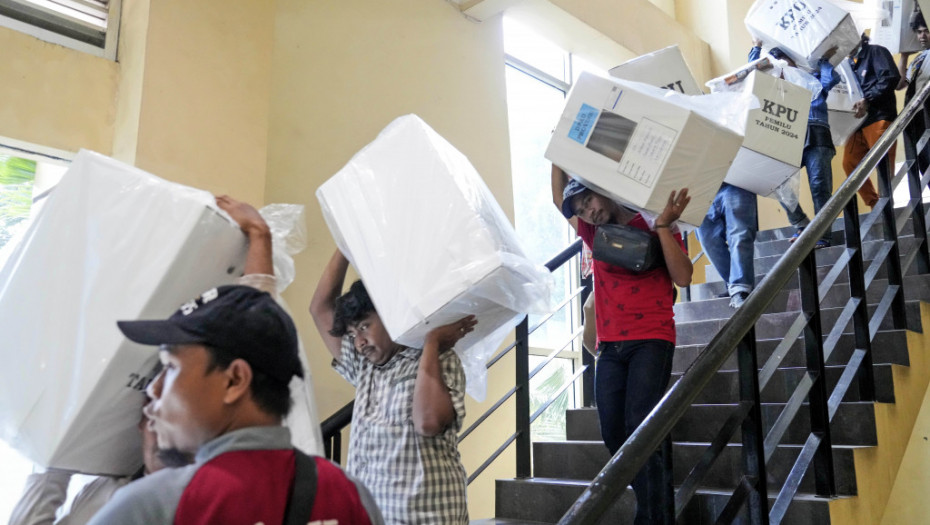 Završeni predsednički izbori u Indoneziji, ministar odbrane vodi u anketama