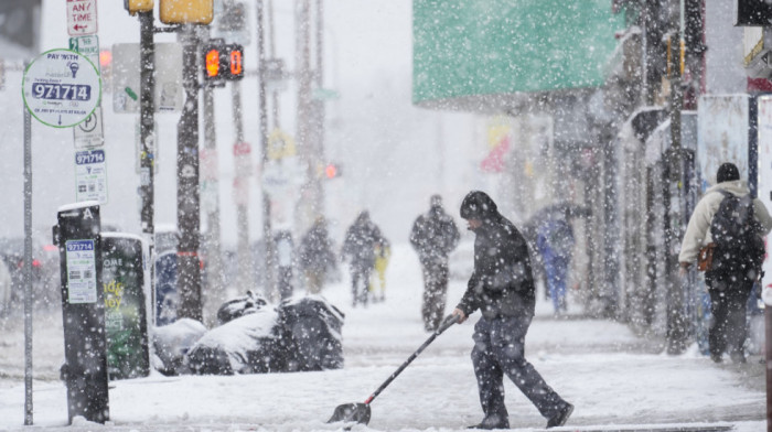 Snežna oluja u SAD: Najmanje 20 poginulih, milioni bez struje i otkazano 12.000 letova