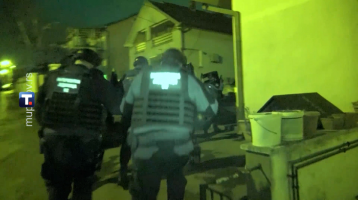 Uhapšeni osumnjičeni za bacanje bombe na kuću u Mladenovcu