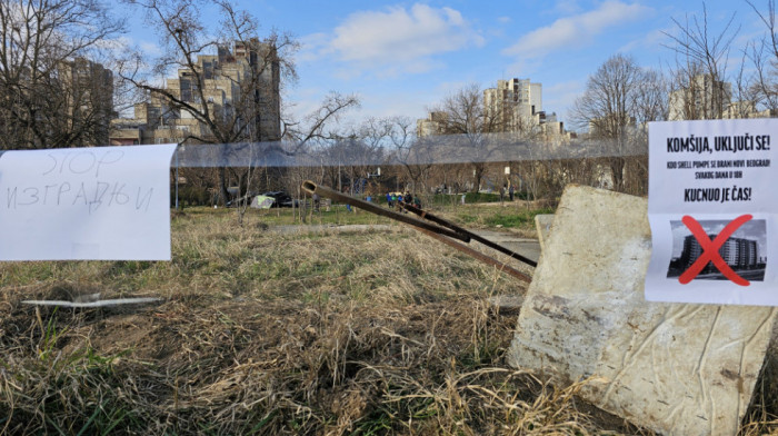 Stanari novobeogradskih blokova isekli ogradu gde je planirana gradnja desetospratnice