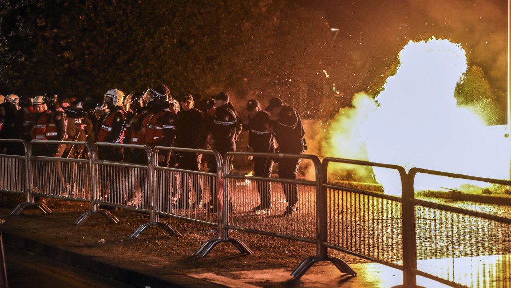 Sukob policije i pristalica opozicije u Tirani: Demonstranti bacali kamenice, optužuju vladu Edija Rame za korupciju