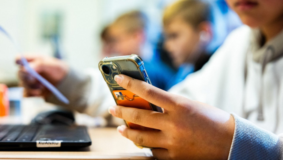 U školama u Italiji zabranjuju mobilne telefone i tablete i u nastavne svrhe