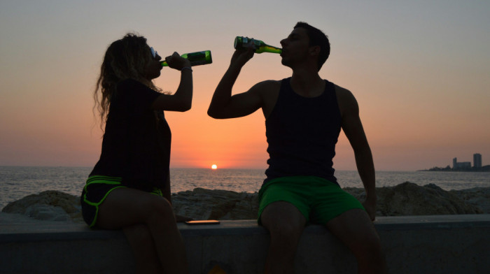 Sve manje Amerikanaca pije alkohol: Rekordan broj veruje da je štetan