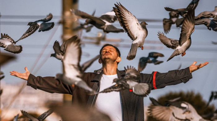 Fotograf Marko Obradović Edge priprema humanitarnu izložbu "People of the World" u galeriji Štab