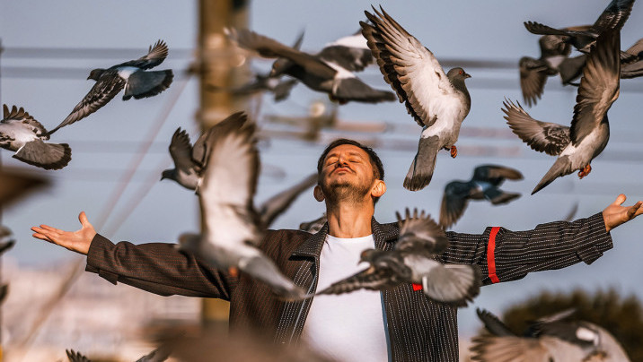 Fotograf Marko Obradović Edge priprema humanitarnu izložbu "People of the World" u galeriji Štab