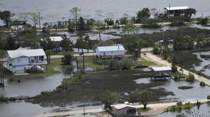 Prinudne klimatske migracije: Više od dva miliona Amerikanaca 2023. napustilo svoj dom zbog prirodnih katastrofa