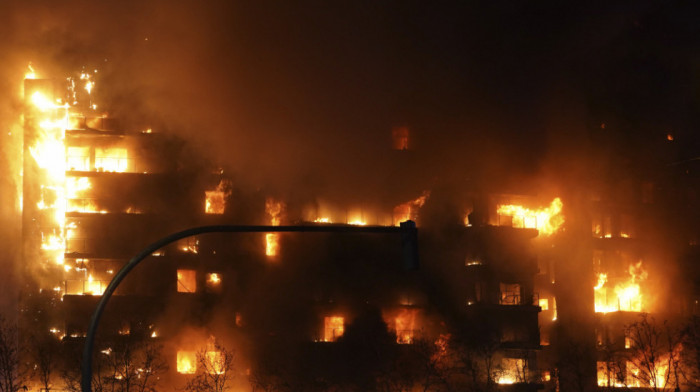 Gori stambena zgrada u Valensiji: Povređeno najmanja 13 stanara, sumnja se da ima zarobljenih