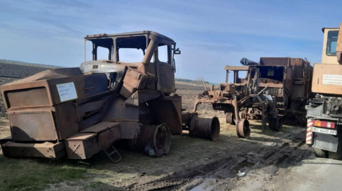 Ukrajinski farmeri dovezli poljoprivrednu mehanizaciju na poljsku granicu