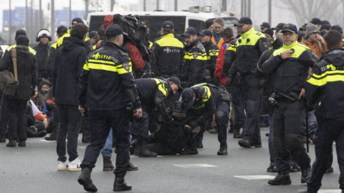 Više od 300 klimatskih aktivista uhapšeno zbog blokade auto-puta u Amsterdamu