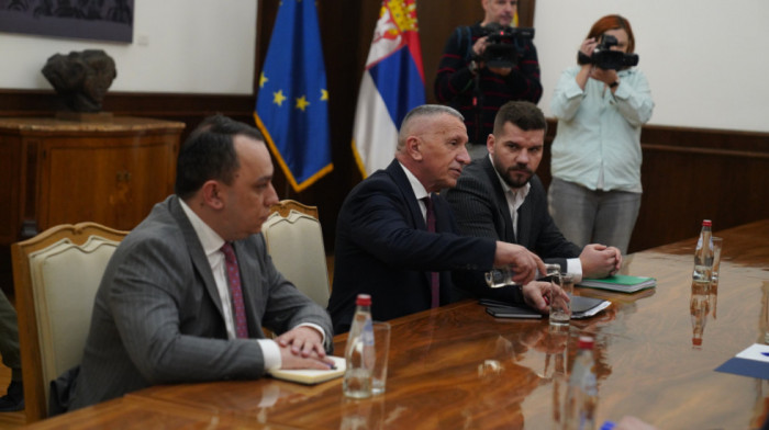 Kamberi podneo Skupštini Srbije nacrt rezolucije o položaju Albanaca, traži da to bude deo dijaloga, reagovao Petković