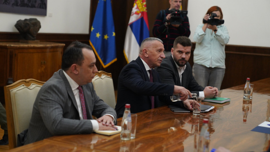 Kamberi podneo Skupštini Srbije nacrt rezolucije o položaju Albanaca, traži da to bude deo dijaloga, reagovao Petković