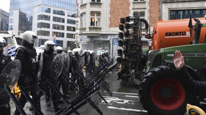Protest poljoprivrednika u Briselu, blokirano nekoliko puteva oko institucija EU