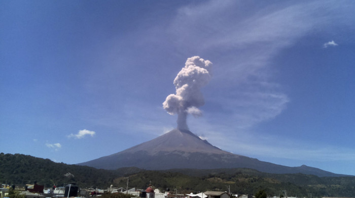 Proradio Popokatepetl: Otkazana 22 leta u Meksiku zbog vulkanskog pepela