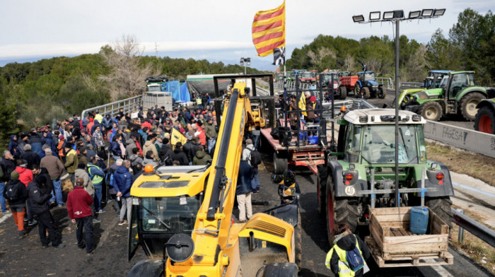 Španski i francuski farmeri blokirali katalonsku granicu u znak protesta protiv politike EU