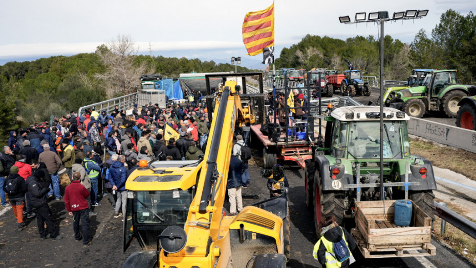 Španski i francuski farmeri blokirali katalonsku granicu u znak protesta protiv politike EU