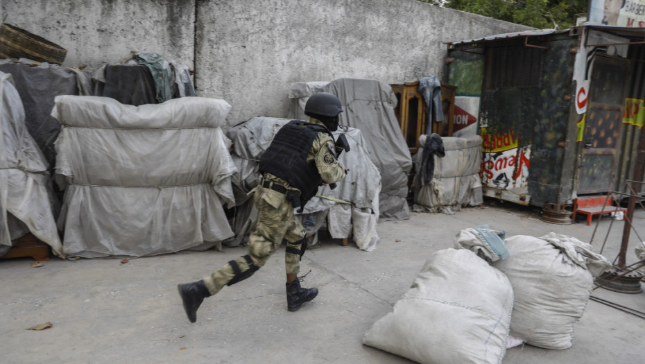 Helikopteri američke vlade prevoze građane SAD iz Haitija u Dominikansku Republiku