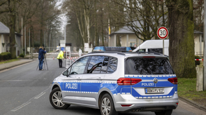 Težak udes u Nemačkoj: Najmanje pet osoba poginulo kada se prevrnuo autobus