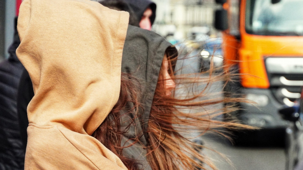 Do kraja dana na severu Srbije slaba kiša, u košavskom području vetar olujne jačine