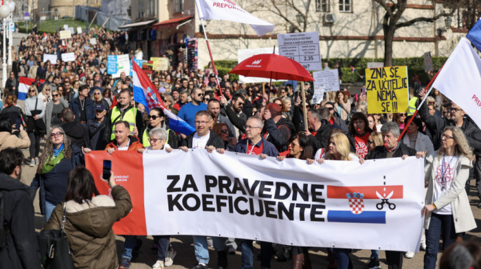 Protest nastavnika u Zagrebu zbog propisa vlade o koeficijentima