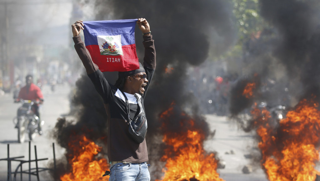 Sukobi između naoružanih bandi i policije: Stotine zatvorenika pobeglo iz zatvora u glavnom gradu Haitija