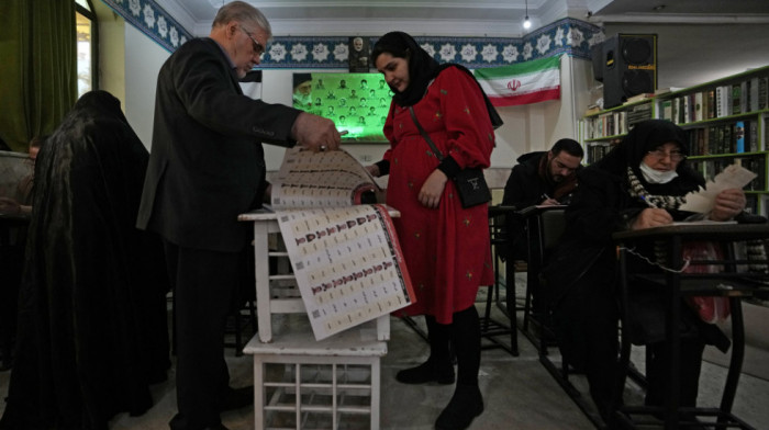 Rekordno mali odziv birača na izborima u Iranu: "Potvrda poverenja naroda" ili nedostatak izbornih opcija