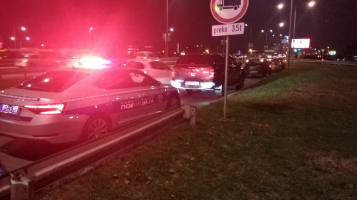 Lančani sudar na auto-putu u Beogradu: Udes stvorio gužvu u smeru ka Novom Beogradu kod Hitne pomoći