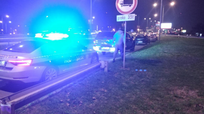 Lančani sudar na auto-putu kod Sava centra, dve osobe prevezene u Urgentni centar