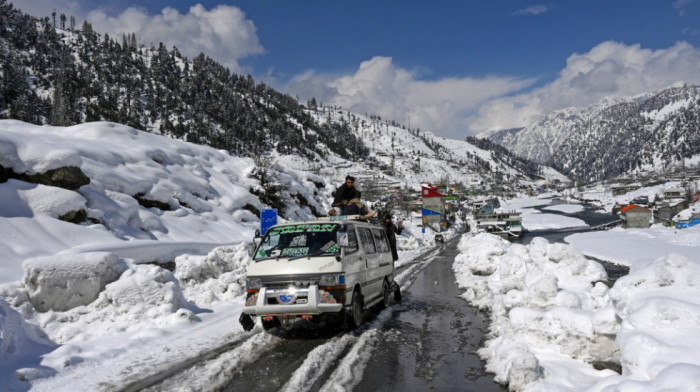 Sneg iznenadio Pakistan: Poginulo najmanje 35 ljudi, uništeno 150 kuća
