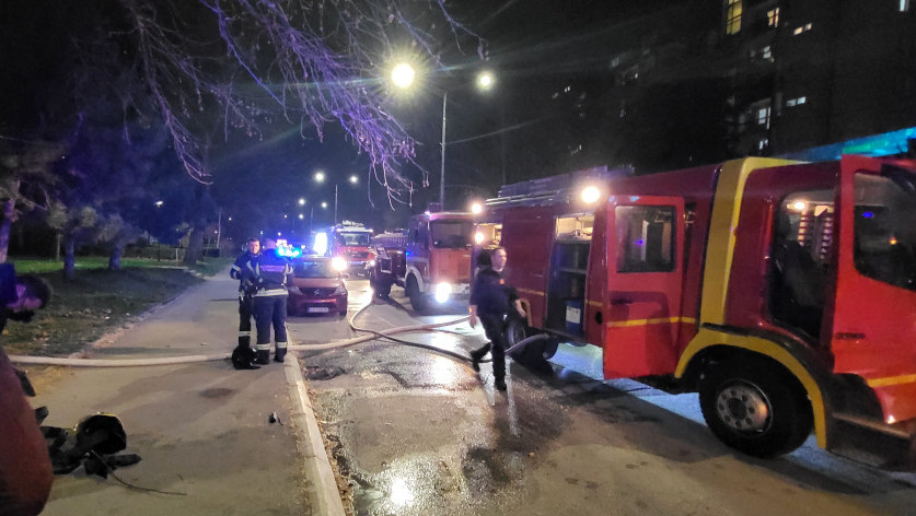 Ugašen požar u TC Ušće: Gorele palete sa kantama i džakovima u garaži, nema povređenih
