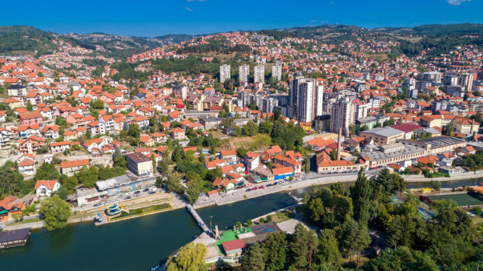 Havarija na magistralnom cevovodu u Užicu: Deo građana bez vode, stabilizacija tek večeras