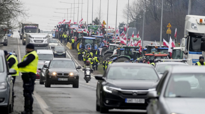 Poljski poljoprivrednici protestovali ispred kabineta premijera