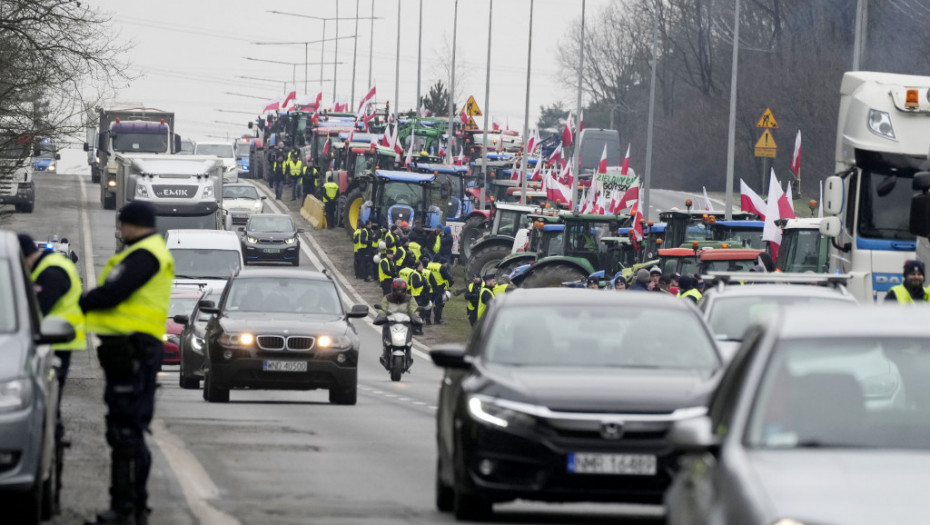 Poljski poljoprivrednici protestovali ispred kabineta premijera