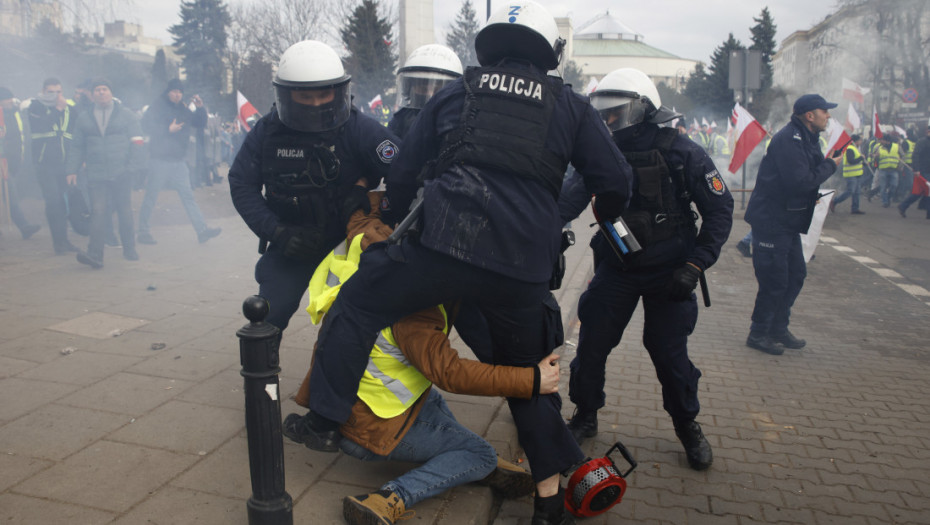 Sukob poljoprivrednika i policije u Varšavi: Najnasilniji protest farmera do sad, uhapšeno 10 osoba