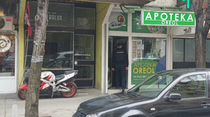 Kosovska carina i policija pretresaju dve apoteke na severu Kosova