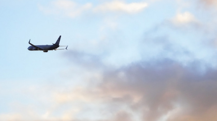 Miris u avionu "Alaska erlajnsa" naterao pilote da spuste avion sa 10.000 metara